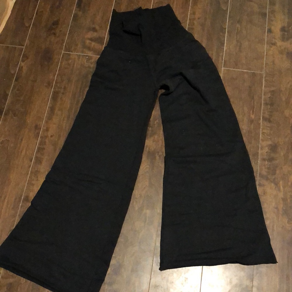 - NWOT- TNA Aritzia Wide Leg Sweatpants